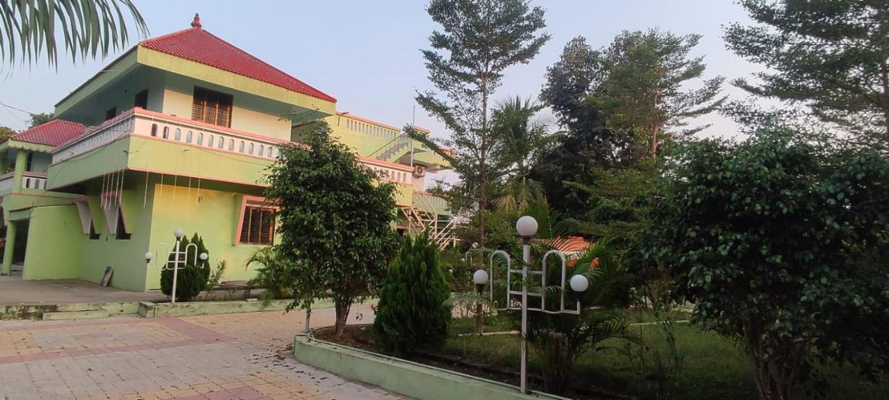 Vrundavan Home Stay And Village Resort Kevadia Екстер'єр фото